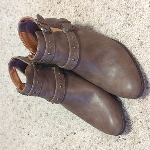Women's Baretraps boots. Size 10. New